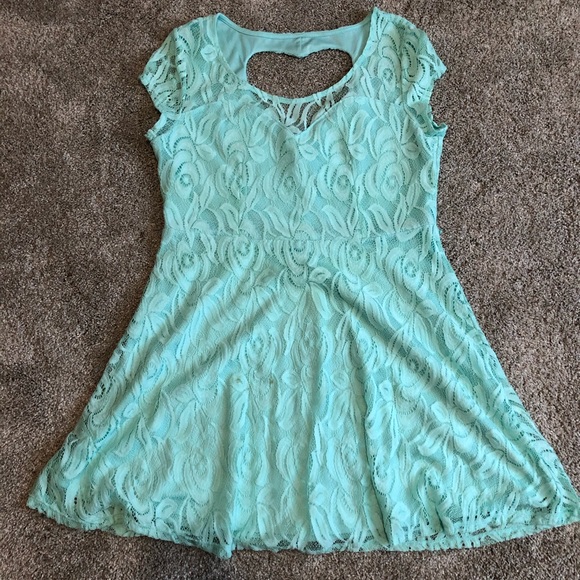 Mint lace dress - Picture 4 of 4